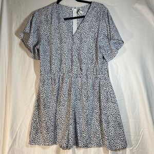 Umgee black and white romper size large